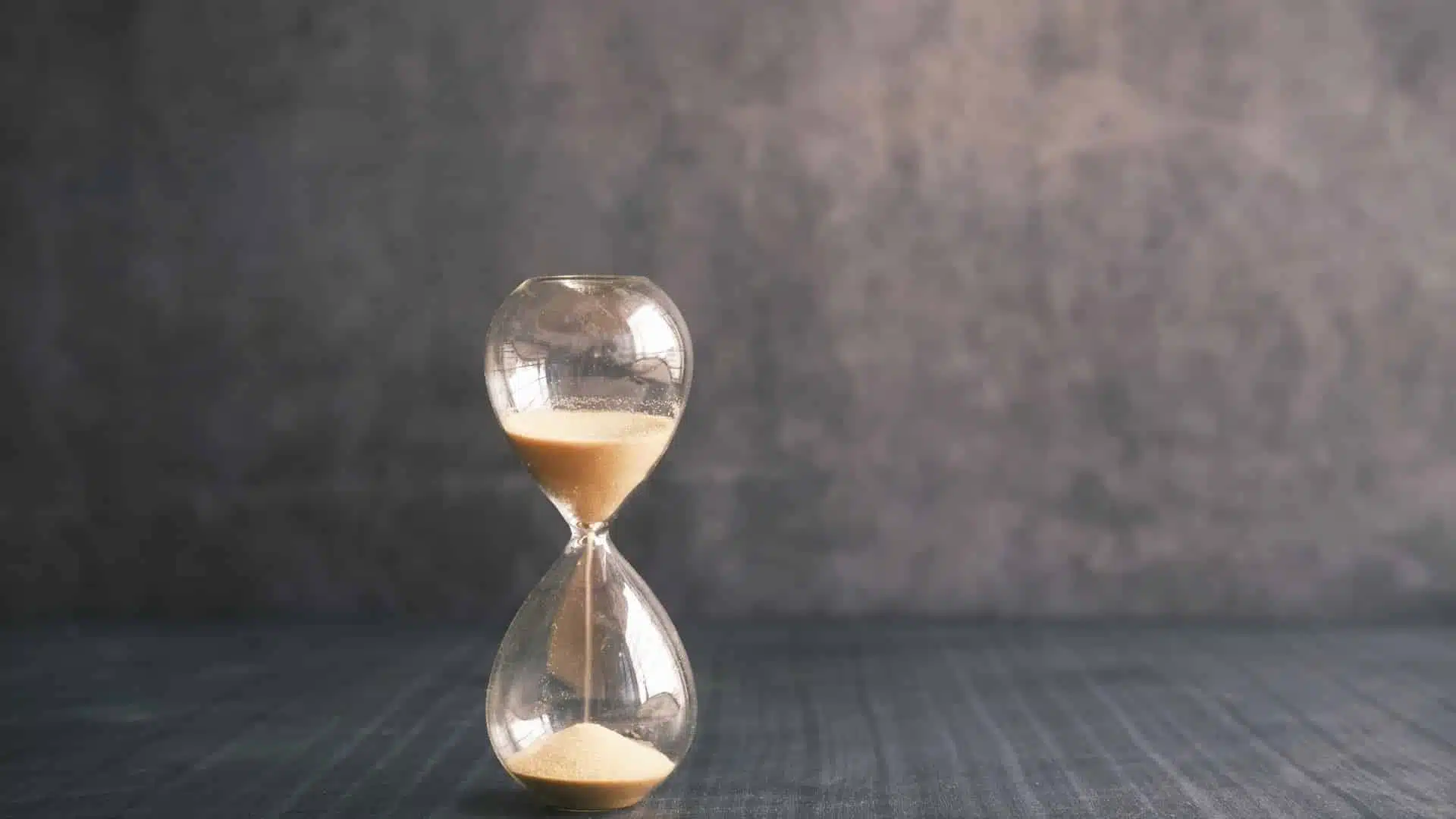 timeline of alcohol withdrawal varies but most acute symptoms subside in the first week